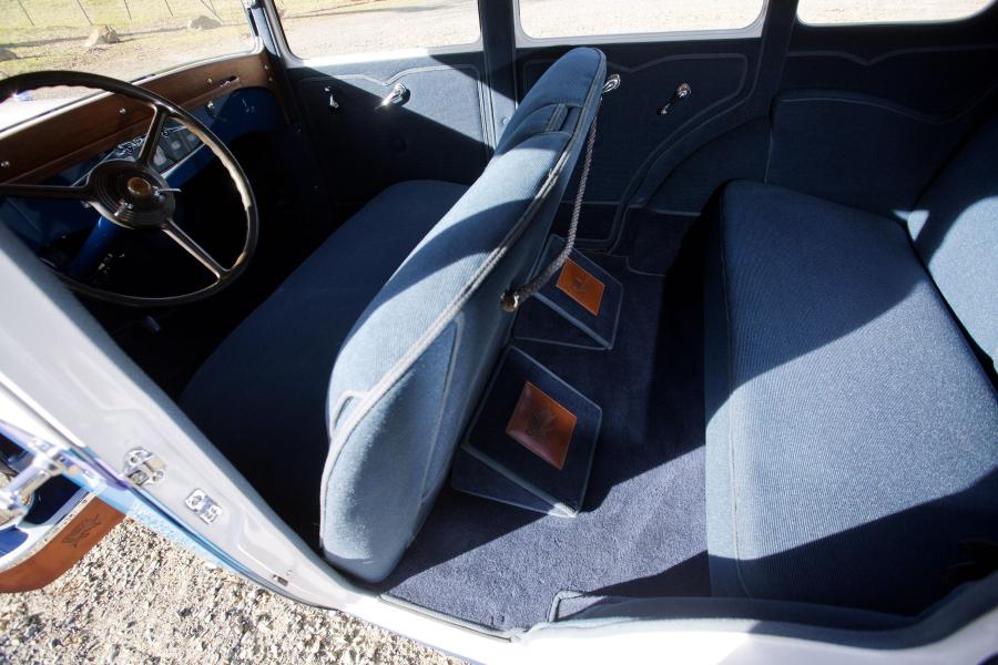 Интерьер Ruxton Model C Sedan 1930 года  (фото 8 из 34)